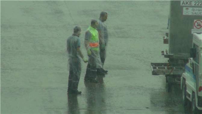 Hava ulaşımına yağmur engeli 30 sefer iptal