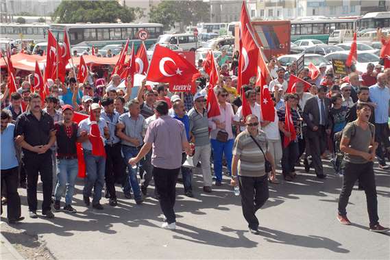 Şehit ailelerinin de katıldığı mitingde terör protesto edildi