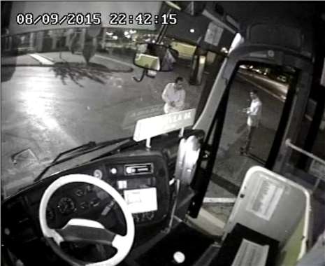 Otobüs şoförü tartışmada bıçaklandı