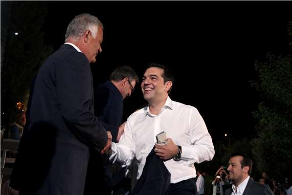 Yunanistan'da favori iki lider canlı yayında kararsızları hedefliyor