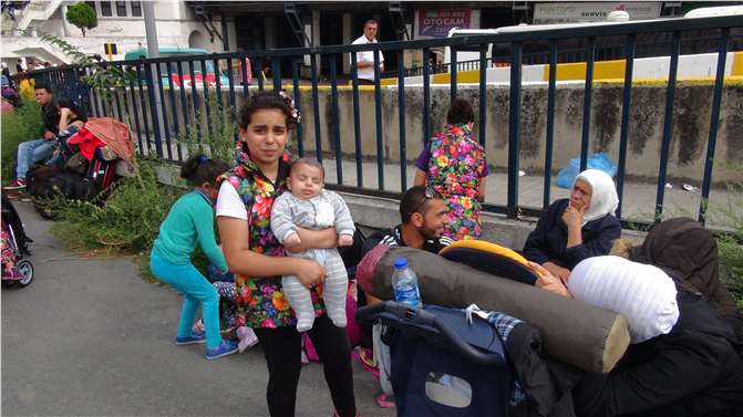 Suriyeli sığınmacılar otogara akın etti