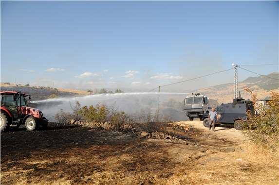 İtfaiye yetersiz kalınca TOMA yetişti