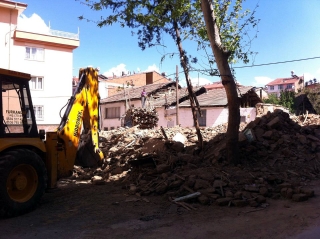 Mahkeme kararları tarihi camiyi ayakta tutmaya yetmedi