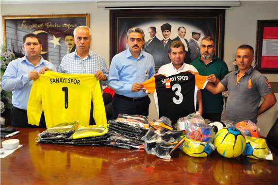 Nazilli Belediyesi’nden amatör spor kulübüne malzeme yardımı