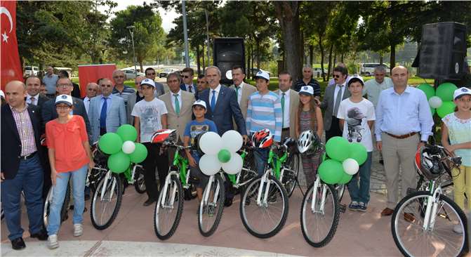 Şehit ve gazi çocukları bisikletle sevindi