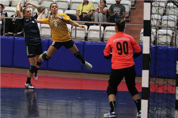 Kadınlar Hentbol'da Yenimahalle lige kayıpsız başladı