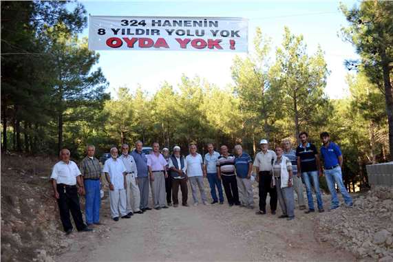 Sekiz yıldır yol isteyen mahalleliler Yol yoksa oy da yok