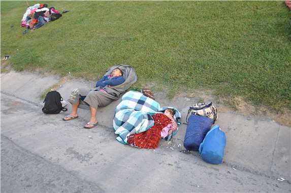 Suriyelilerin TEM otoyolundaki ilerleyişi sürüyor
