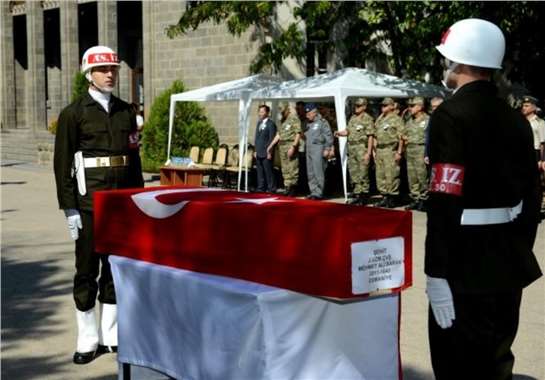 Şehit Uzman Çavuş Sakak için Diyarbakır’da tören düzenledi