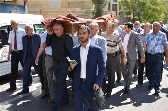 Azerbaycan'ın ünlü şairi Mehmet Aslan toprağa verildi