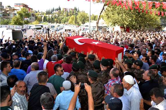 Şehit polis memuru dualarla son yolculuğuna uğurlandı