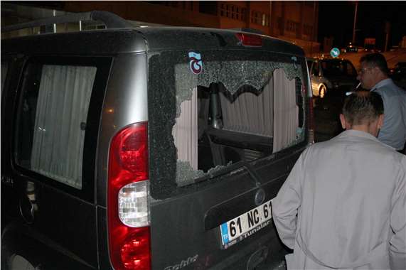 Tunceli-Erzincan yolunu kesen teröristler sivillere ateş açtı