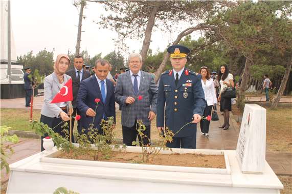 Şehitlik ziyaret edildi