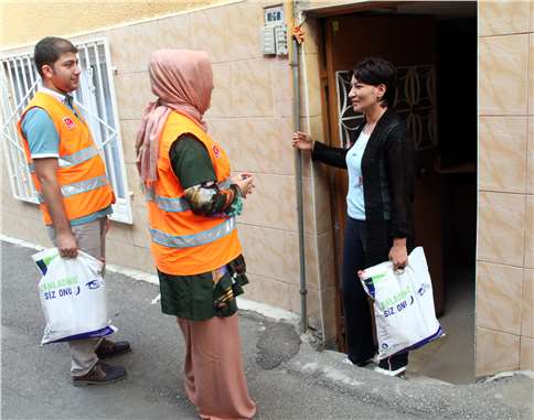 Kimse Yok Mu Derneği, Bursa’da 600 aileye kurban eti dağıttı