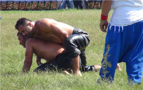 Nar Festivali, yağlı pehlivan güreşleriyle başladı