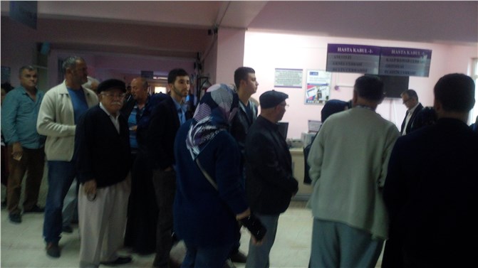 Hastanede sistem çöktü, hastalar saatlerce sıra alamadı