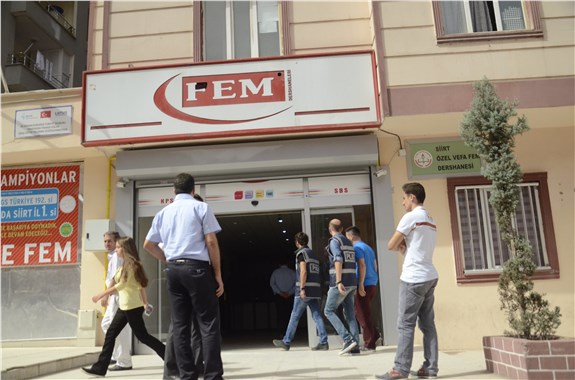 Siirt’te 3 eğitim kurumuna polis eşliğinde baskın