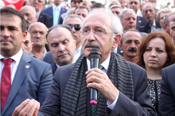 "Savaş olunca garibanın çocuğu, para olunca onların çocuğu mu olsun"