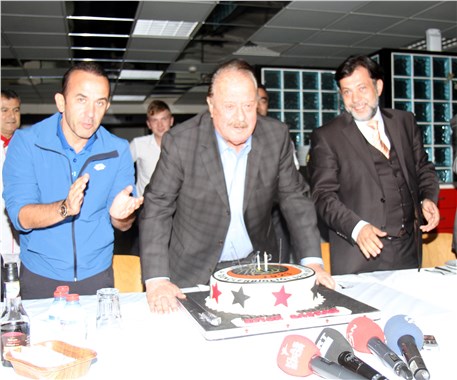 Cavcav, 80. yaş gününde futbolculardan Galatasaray galibiyeti istedi