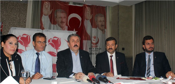 Destici Cumhurbaşkanı'nın hükümeti savunma gibi anayasal bir görevi mi var?