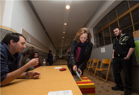 İsviçre'deki seçimlerin galibi sağ partiler oldu