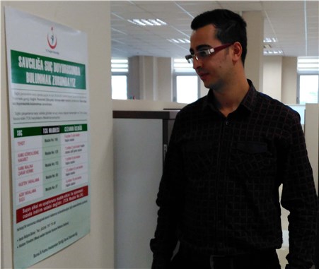 Sağlıkta şiddete afişle uyarı