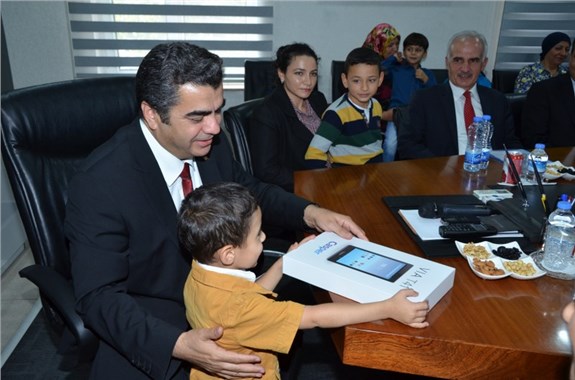 Şehit çocuklarına tablet ve dizüstü bilgisayar