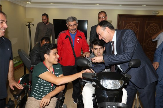 Başkan Saygılı’dan engelli sporculara altın