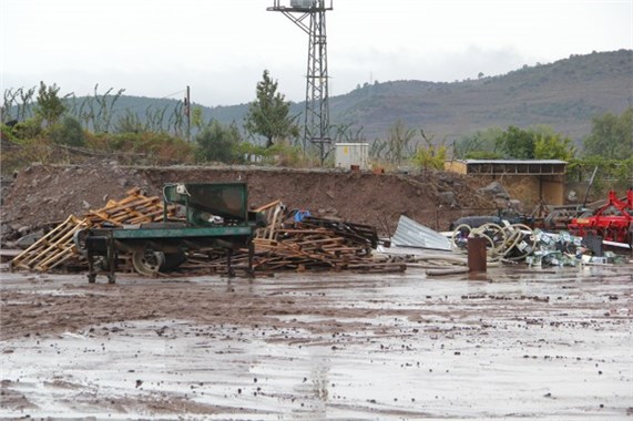 Çanakkale'de yağış sebebiyle yol ve köprü çöktü