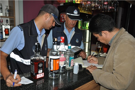 Tarsus’ta içkili yerler denetlendi