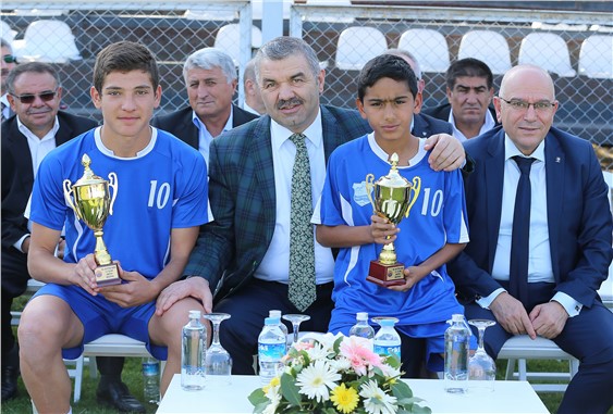 Büyükşehir Belediyesi'nden amatör sporculara malzeme desteği