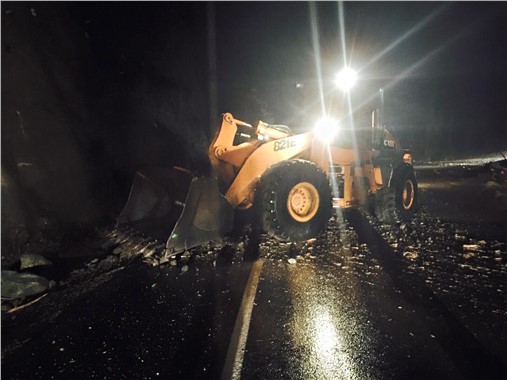 Artvin'de kar ve yağmur ulaşımı etkiledi