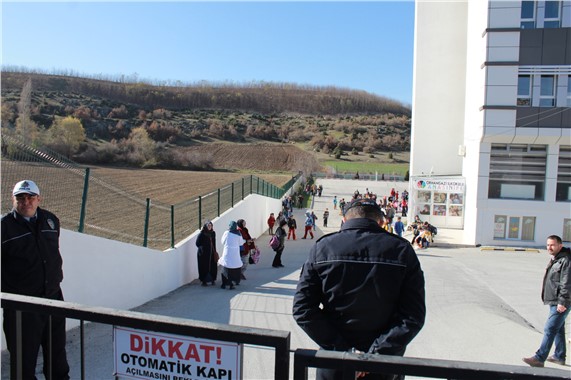 Bozüyük'teki okul ve dershanelere polis baskını