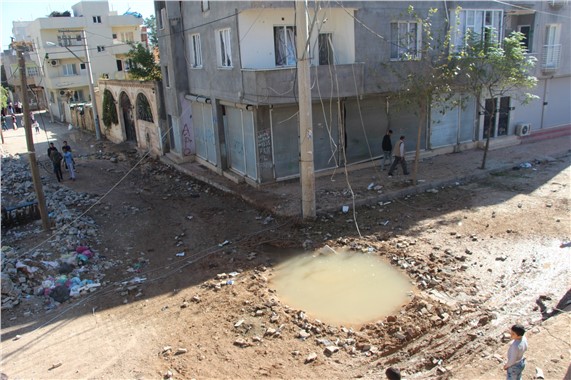Sokağa çıkma yasağı geçici olarak kalkınca vatandaşlar sokaklara akın etti