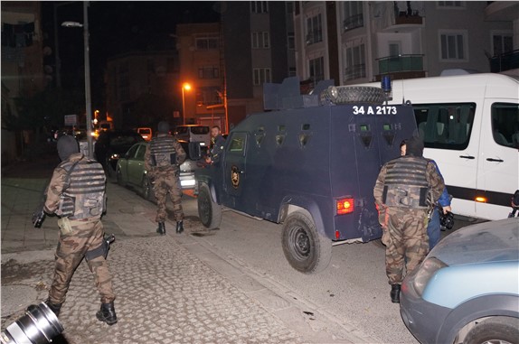 Küçükçekmece’de polis baskını