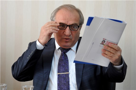 HESA'dan Davutoğlu'na hak ve evrensel değerlere saygılı olma çağrısı