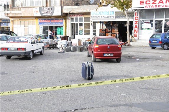Şüpheli valiz patlatılmak üzereyken sahibi geldi