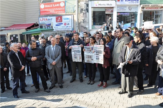 Can Dündar ve Erdem Gül’ün tutuklanması protesto edildi