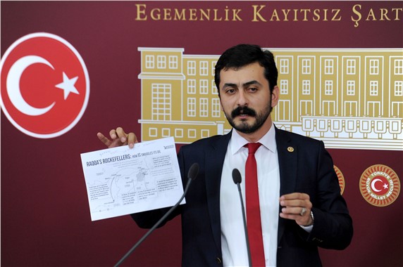 Erdem Can Dündar’ın tutuklanmasıyla hükümet IŞİD’e silah sevkiyatını kabul etti