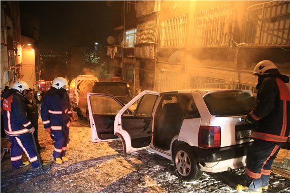 Beyoğlu'nda 5 araç kundaklandı