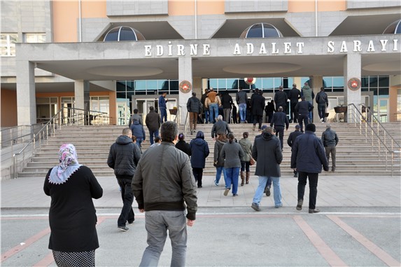 Mahkumların Güvenlik kapısını açık bırakan memurlara tutuklama