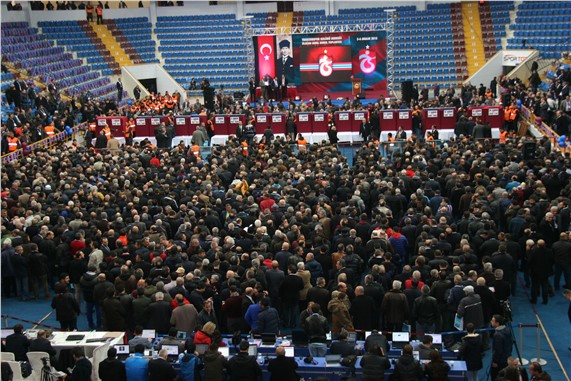 Trabzonspor kongresinde oy kullanma işlemi sürüyor