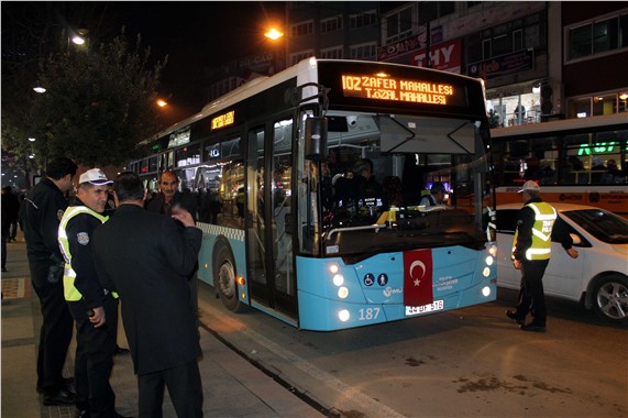 Belediye otobüsünde hırsız araması
