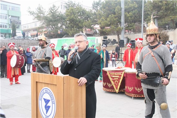 Şampiyon olan güreş takımı Yozgat’ta mehter takımı ile karşılandı
