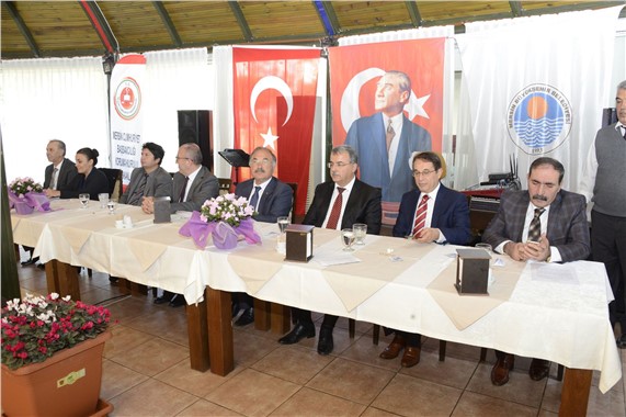 Hükümlüler  Çevre Temizliği Yapıyor