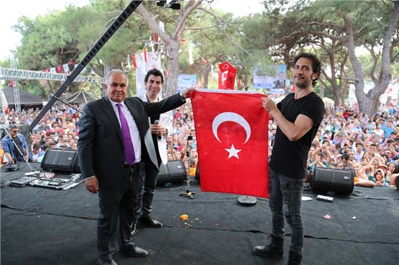 ERDEMLİ’DE TÜRKMEN ŞÖLENİ COŞKUSU