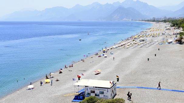 Dünyaca ünlü sahil bomboş, Antalya'nın Dünyaca Bilinen Plajında Kimse Yok