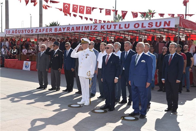 Mersin'de  Zafer Bayramı Coşkusu tüm kenti sardı
