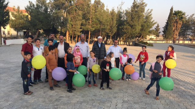 Suriyeli Yetimlere Yemek Dağıtıldı