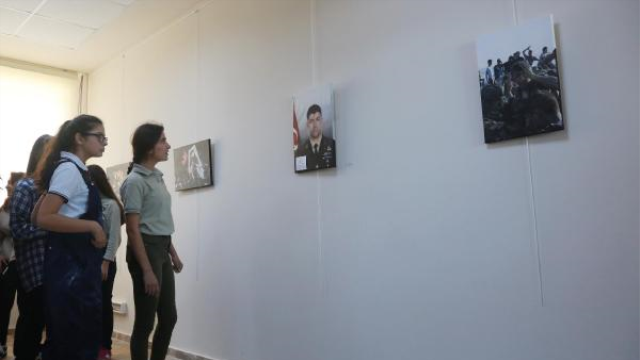 Mersin'de Güzel Sanatlar Lisesi Öğretmen Ve Öğrencileri 15 Temmuz Darbesini Resimlerle Anlattılar